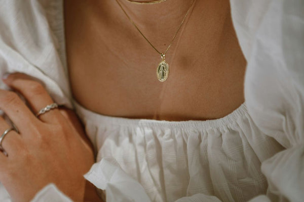 White Gold vs Yellow Gold: The Key Differences