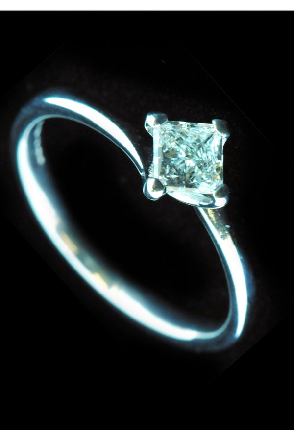 18ct White Gold Princess Cut Diamond Ring