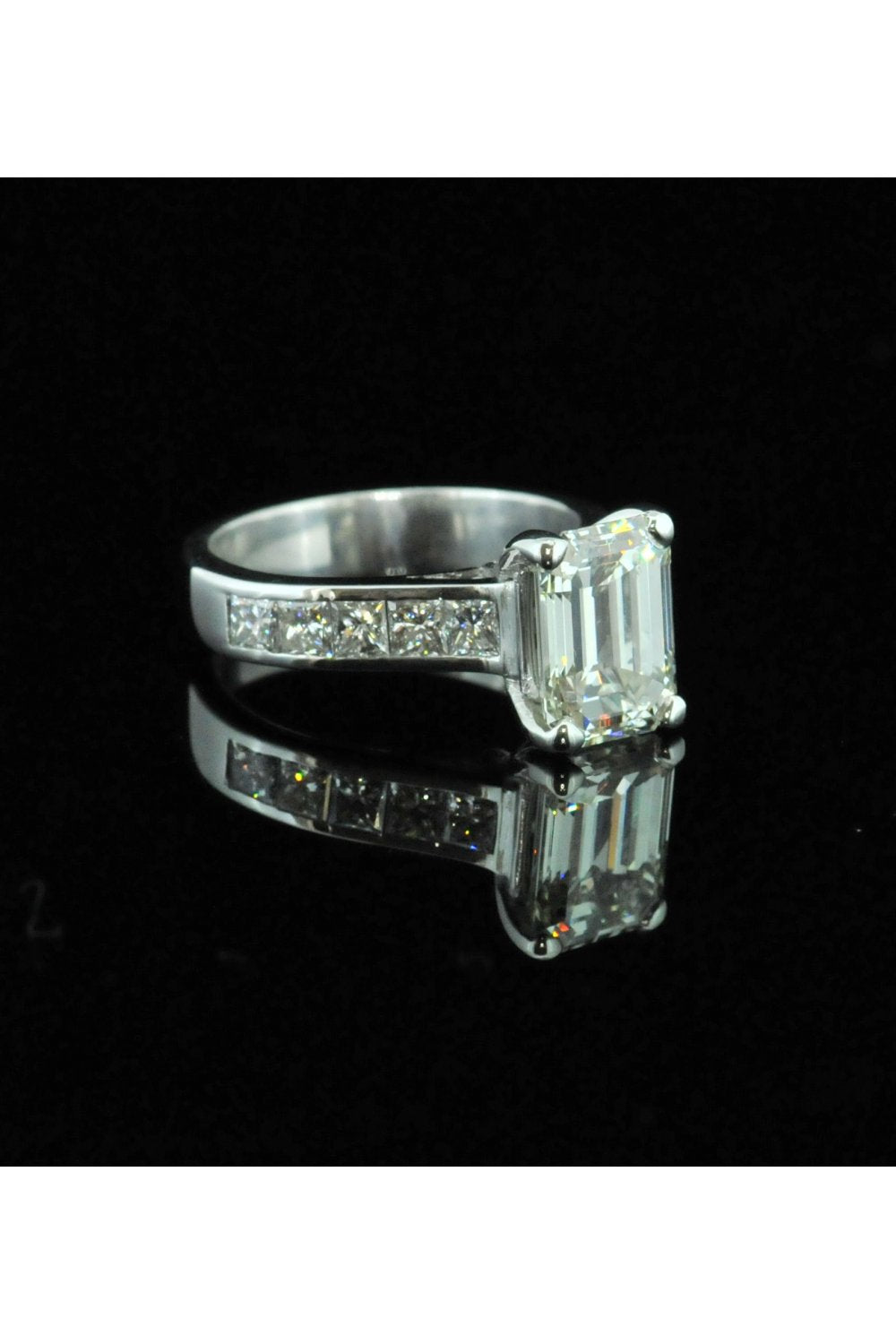 18ct White Gold Emerald Cut Diamond Ring 3.57ct