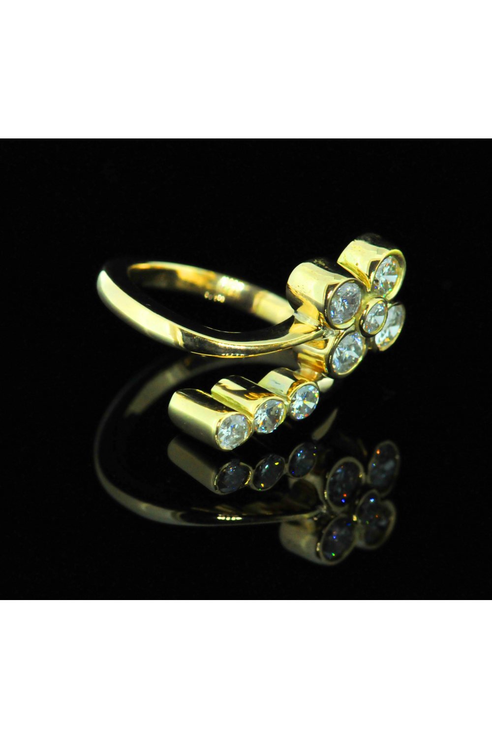 9ct Flower Diamond Ring