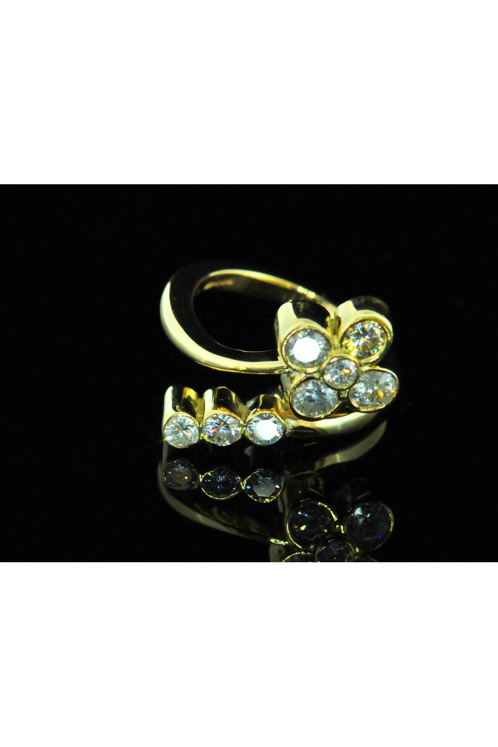 9ct Flower Diamond Ring