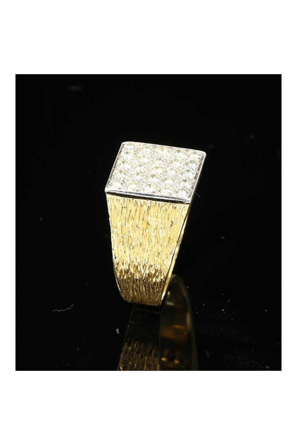 18ct Yellow Gold Mens Diamond Signet Ring - 1.50ct