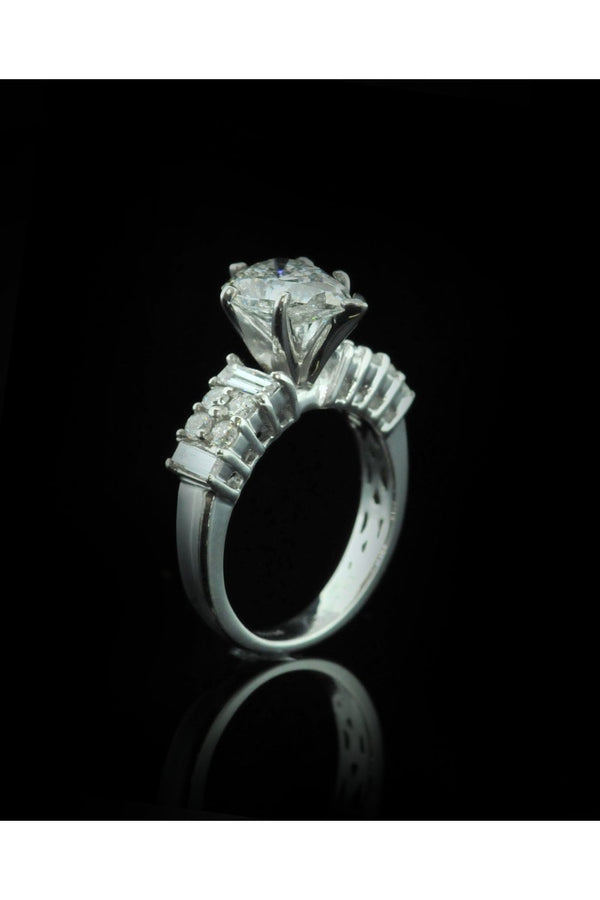 18ct White Gold Pear Cut Diamond Ring