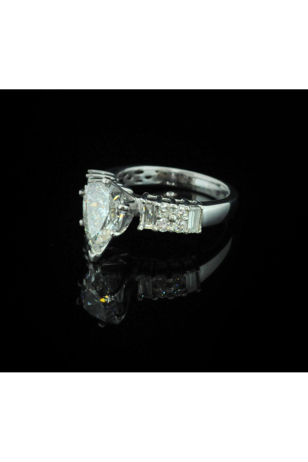18ct White Gold Pear Cut Diamond Ring