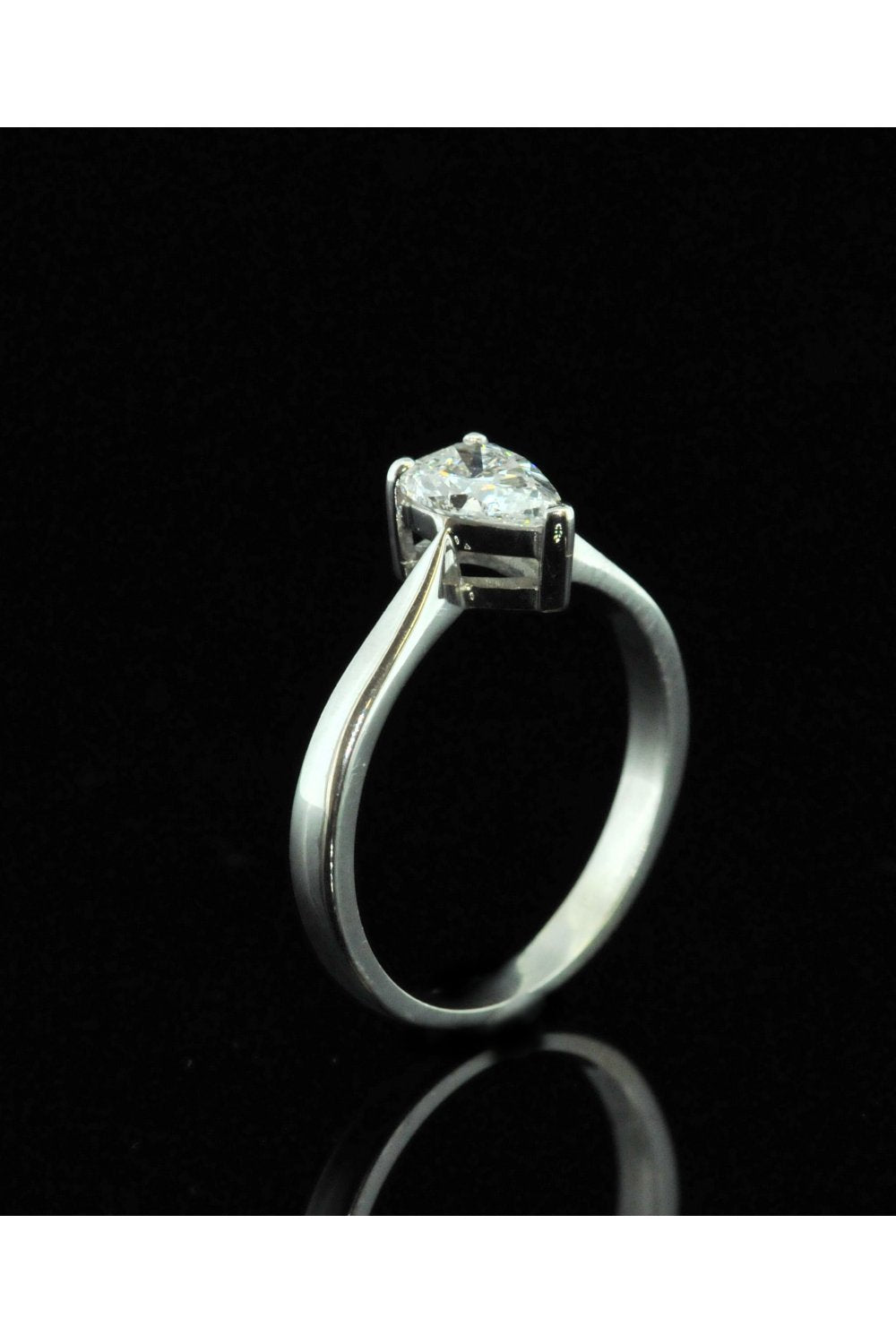 18ct White Gold Pear Cut Diamond Ring - 1.00ct