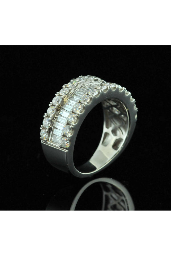 18ct White Gold Modern Diamond Dress Ring 2.35ct