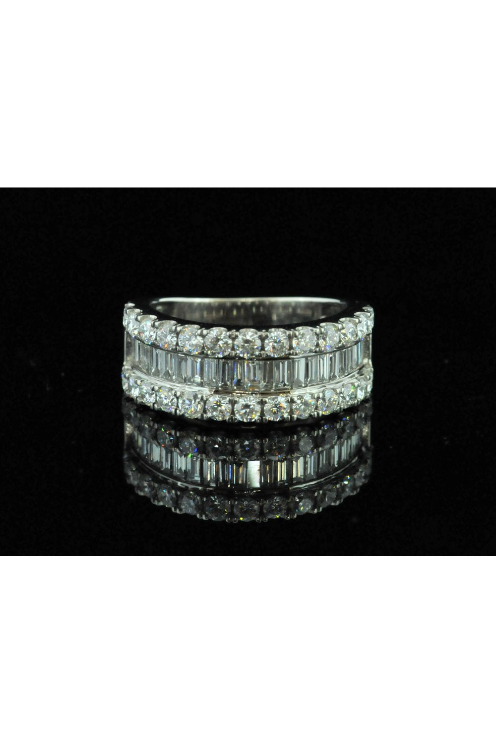 18ct White Gold Modern Diamond Dress Ring 2.35ct