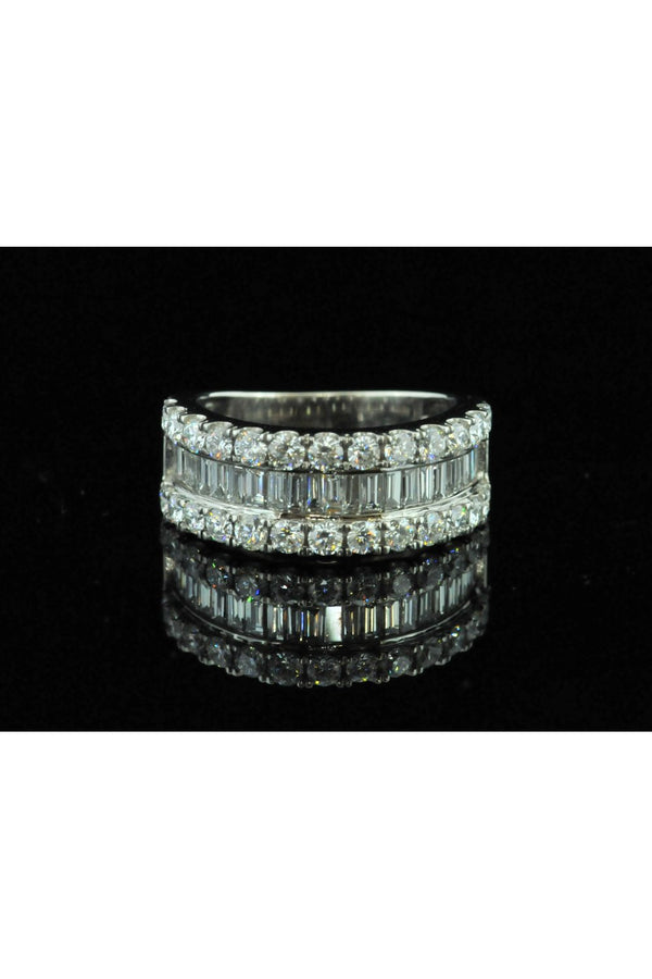 18ct White Gold Modern Diamond Dress Ring 2.35ct