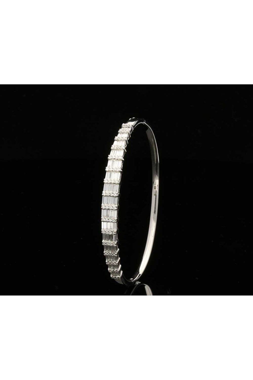 18ct White Gold Baguette Bangle