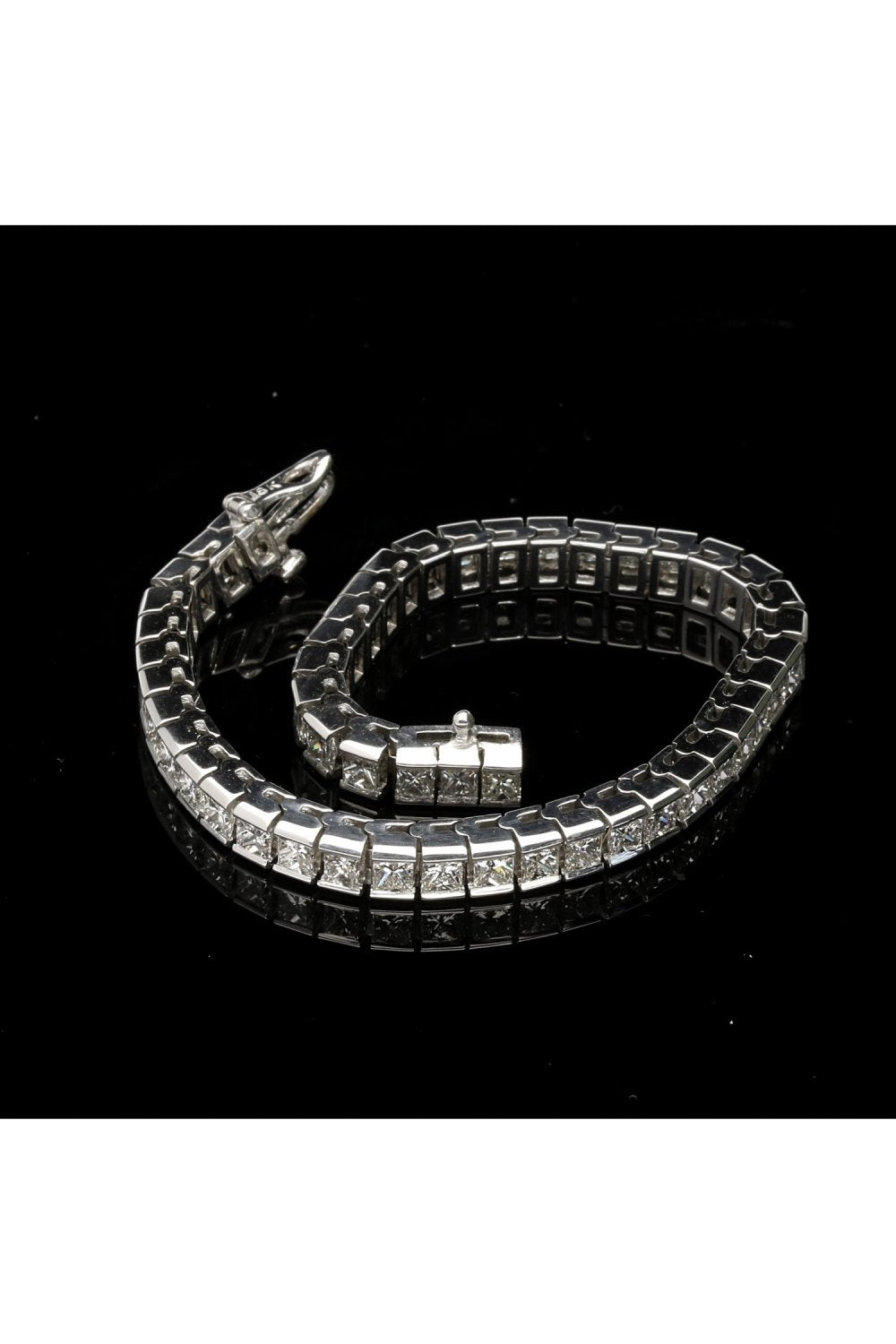 18ct Princess Cut Diamond Bracelet - Total Diamond Weight 9.80ct