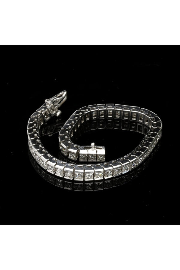 18ct Princess Cut Diamond Bracelet - Total Diamond Weight 9.80ct