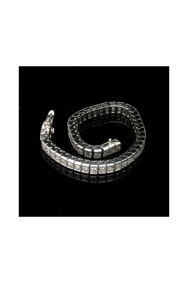 18ct Princess Cut Diamond Bracelet - Total Diamond Weight 9.80ct