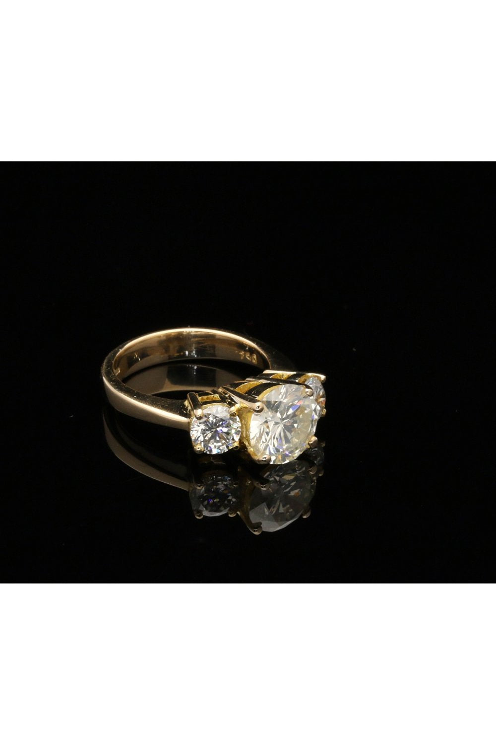 14ct Yellow Gold Three Stone Diamond Ring - 3.05ct