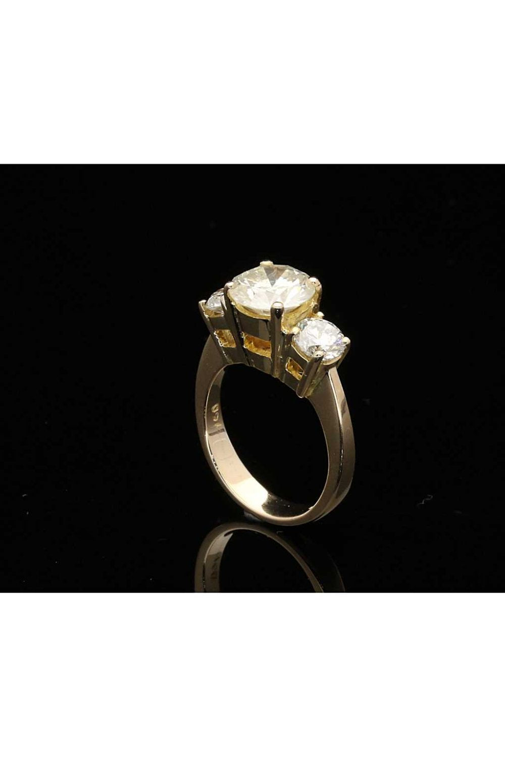 14ct Yellow Gold Three Stone Diamond Ring - 3.05ct