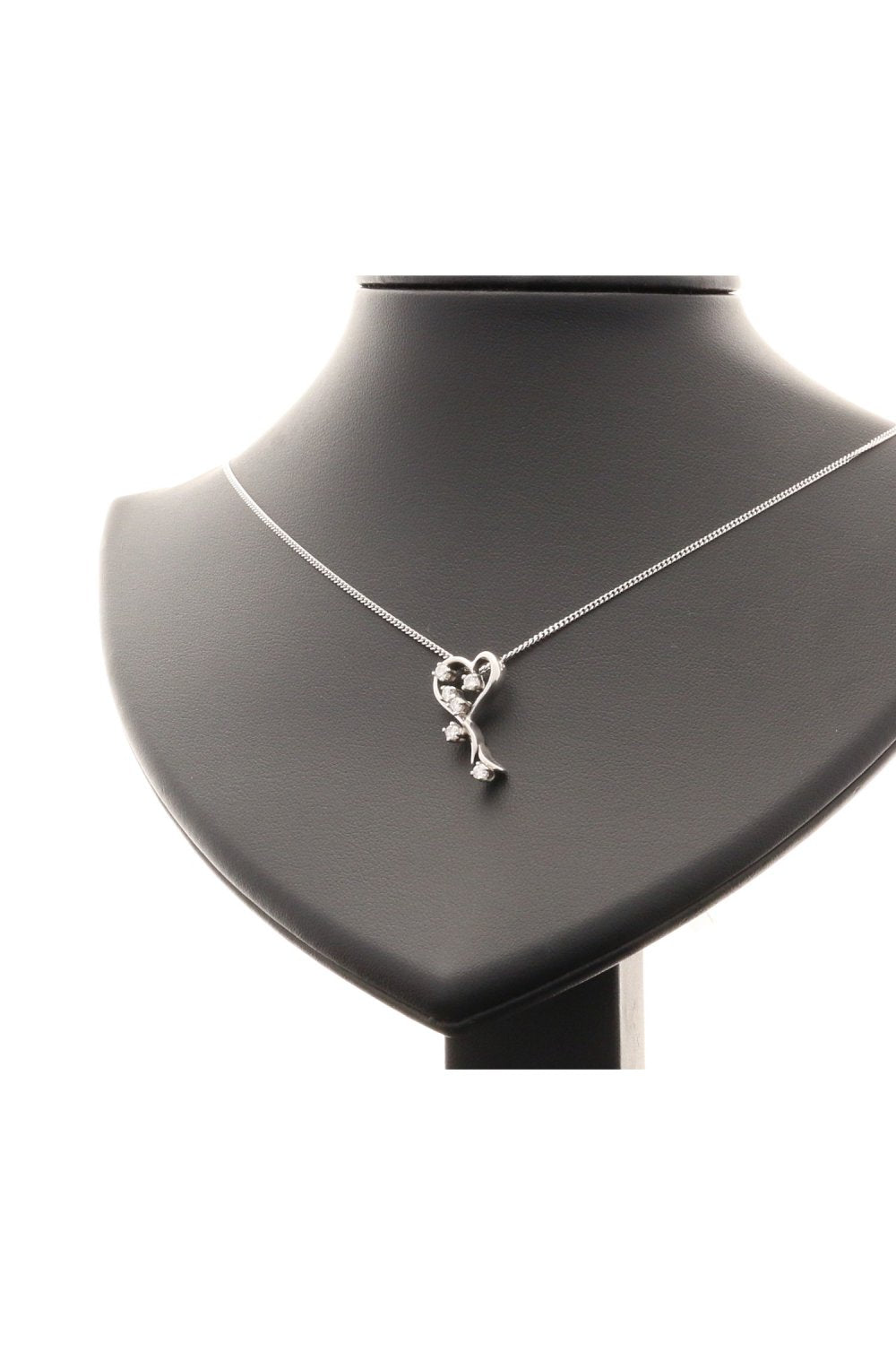 18ct White Gold Diamond Heart Flower 0.36ct