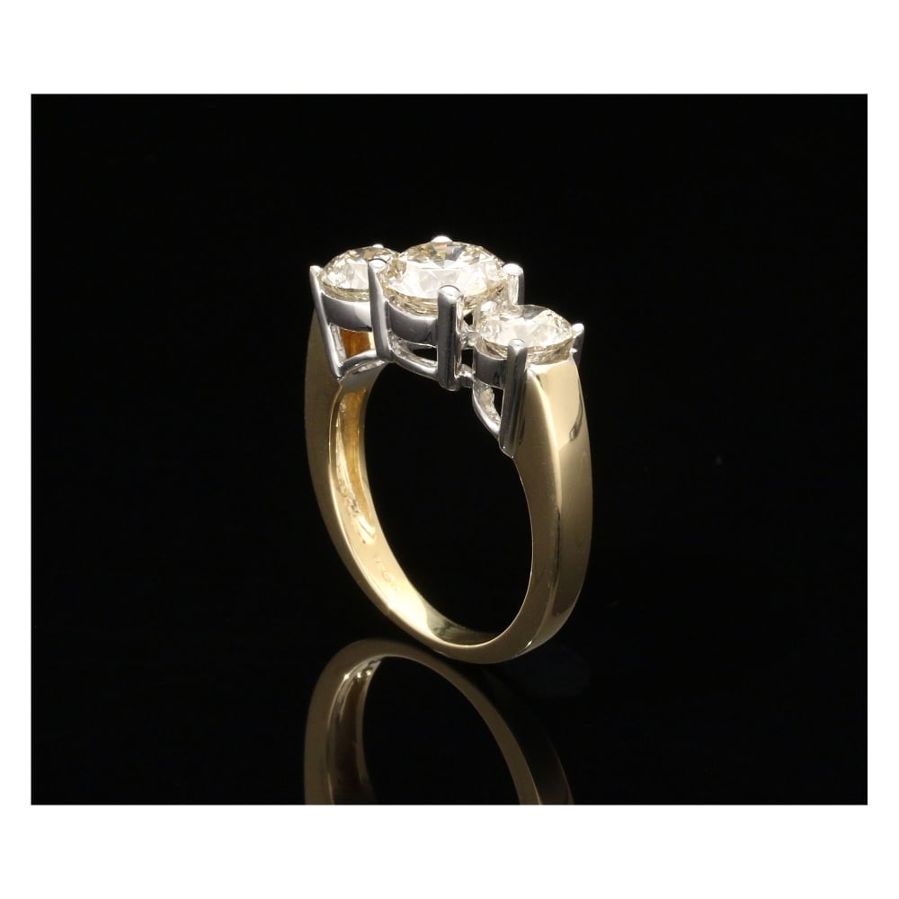 Ladies 18ct Yellow Gold 3 Stone Diamond Ring - 3.05ct