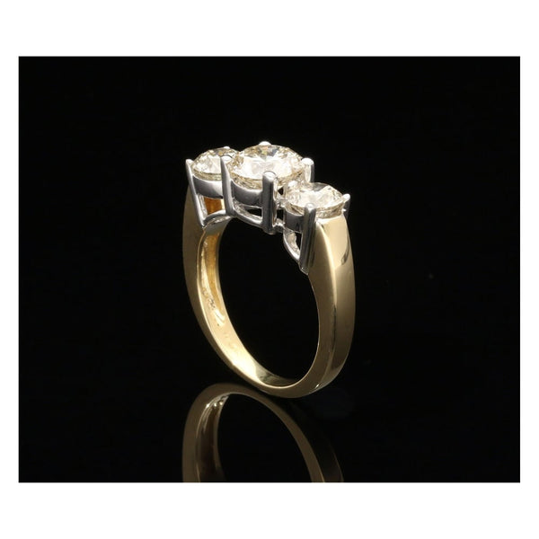 Ladies 18ct Yellow Gold 3 Stone Diamond Ring - 3.05ct