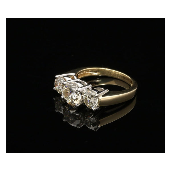 Ladies 18ct Yellow Gold 3 Stone Diamond Ring - 3.05ct