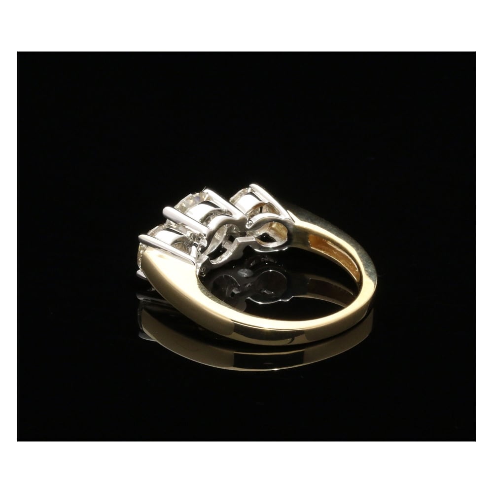 Ladies 18ct Yellow Gold 3 Stone Diamond Ring - 3.05ct