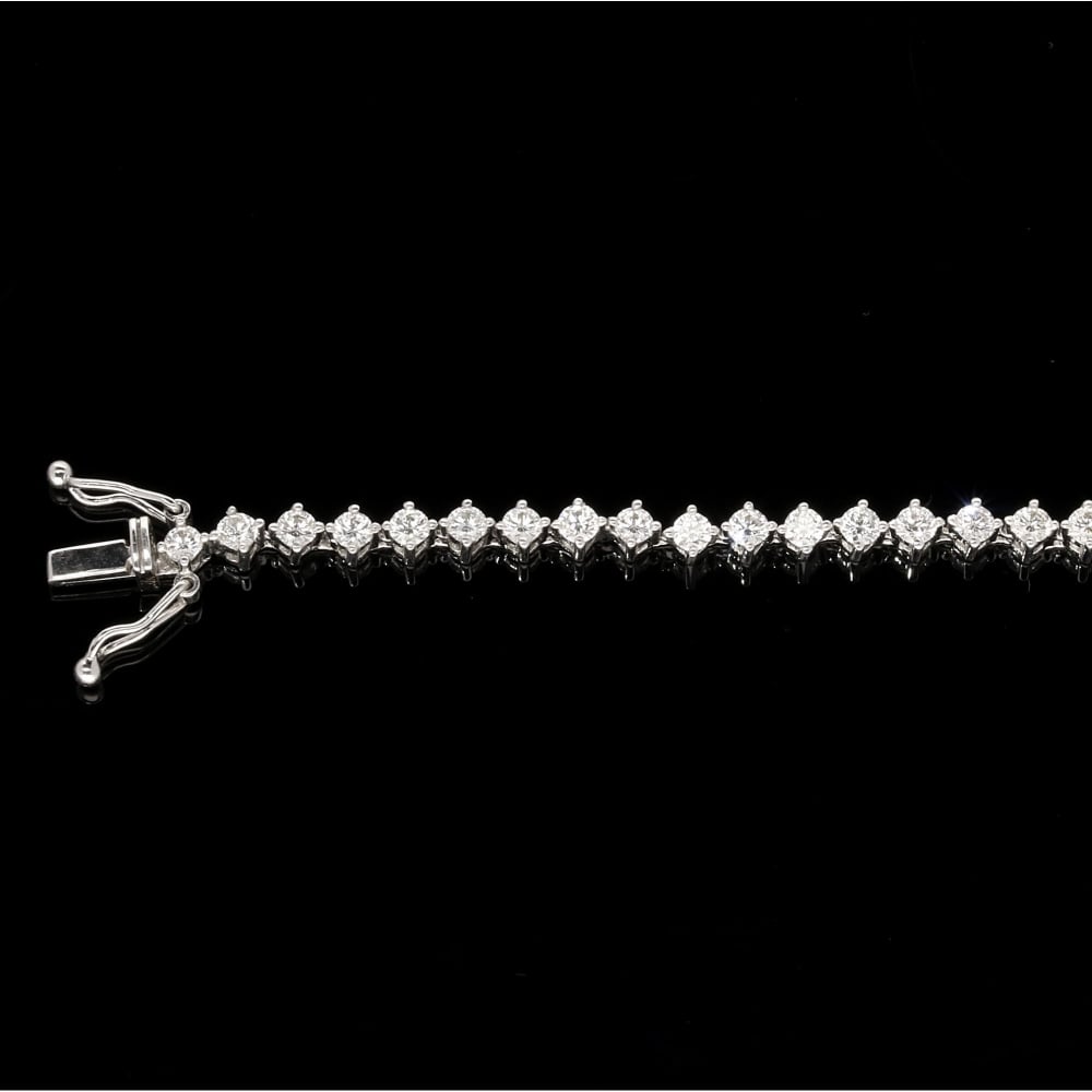 18ct White Gold Diamond Tennis Bracelet - 2.24ct