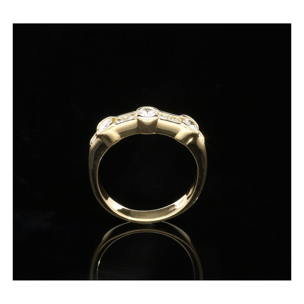 18ct Yellow Gold Half Eternity Ring. I/J - VS1/VS2 - 0.52ct