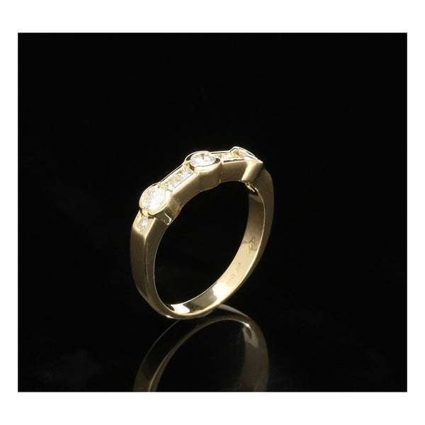 18ct Yellow Gold Half Eternity Ring. I/J - VS1/VS2 - 0.52ct