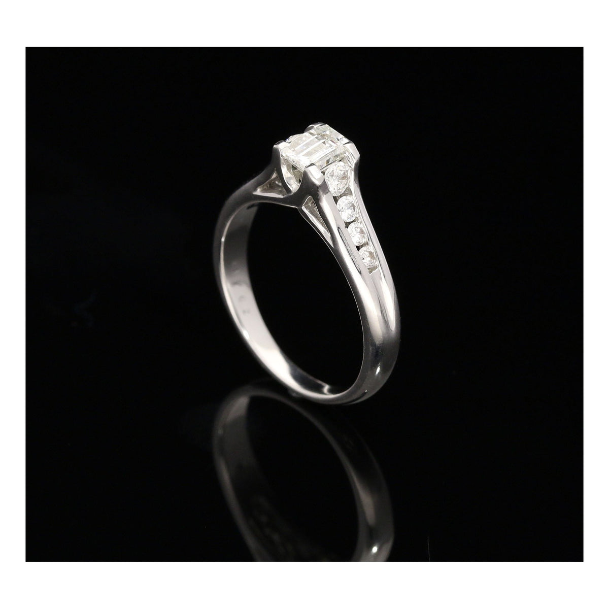 18ct White Gold Diamond Ring 1.03ct Total Diamond Weight