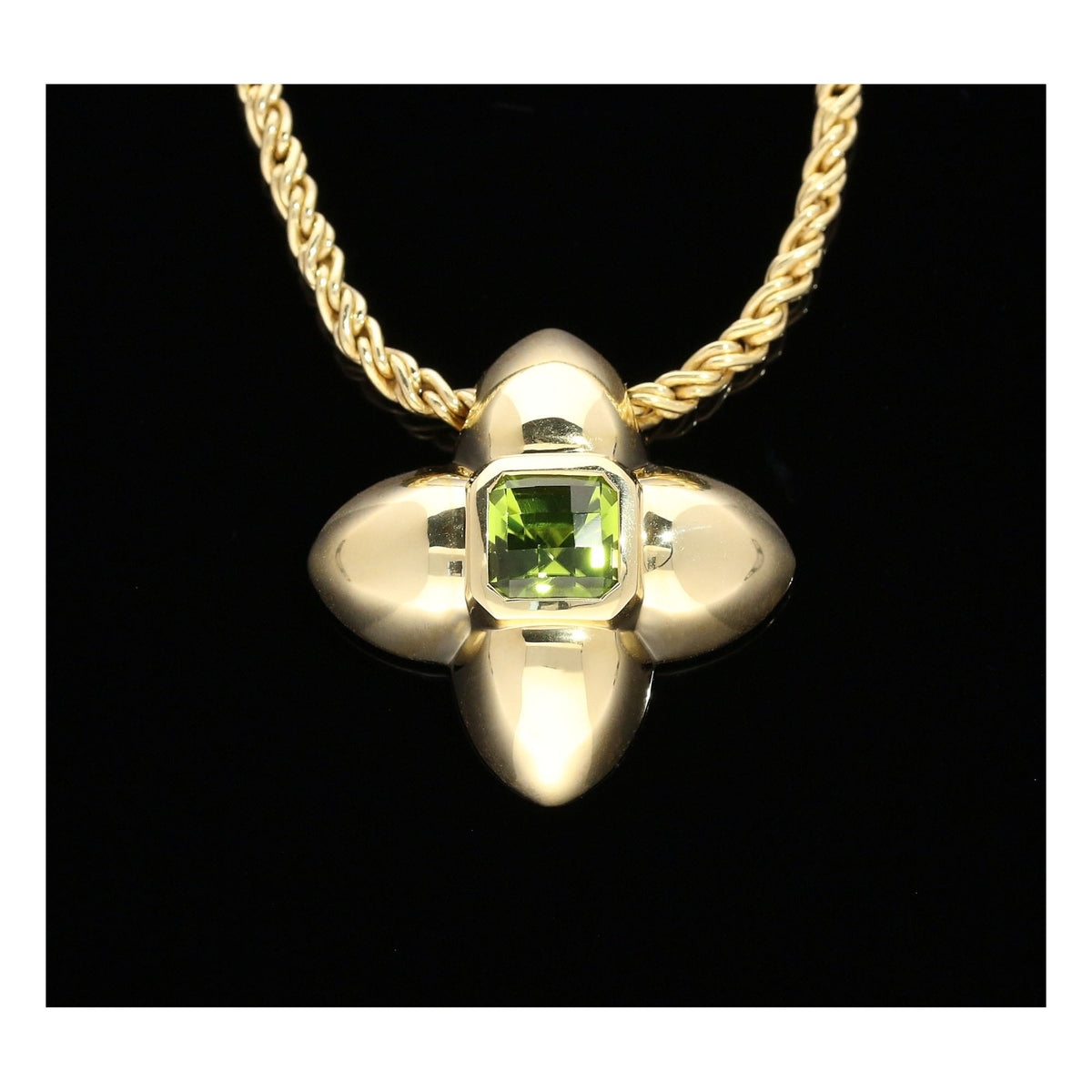 Peridot 18ct Yellow Gold Pendant & Chain
