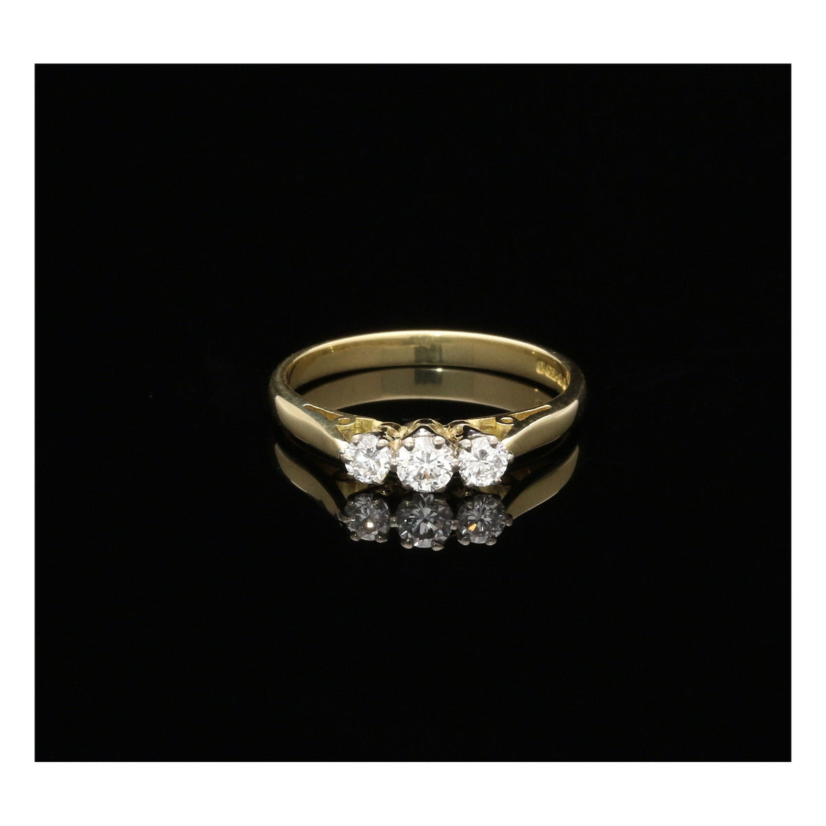 18ct Yellow Gold 3 Stone Diamond Ring - 0.37ct