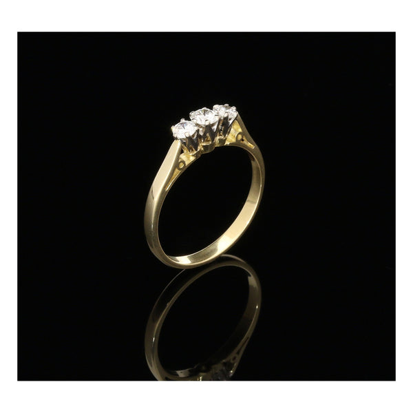 18ct Yellow Gold 3 Stone Diamond Ring - 0.37ct