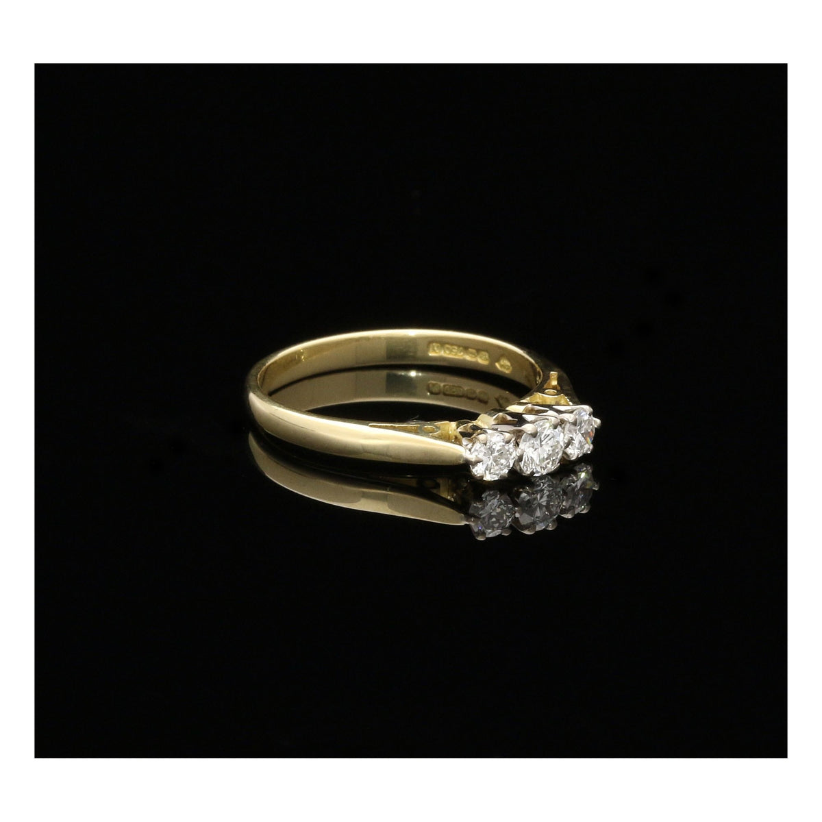 18ct Yellow Gold 3 Stone Diamond Ring - 0.37ct
