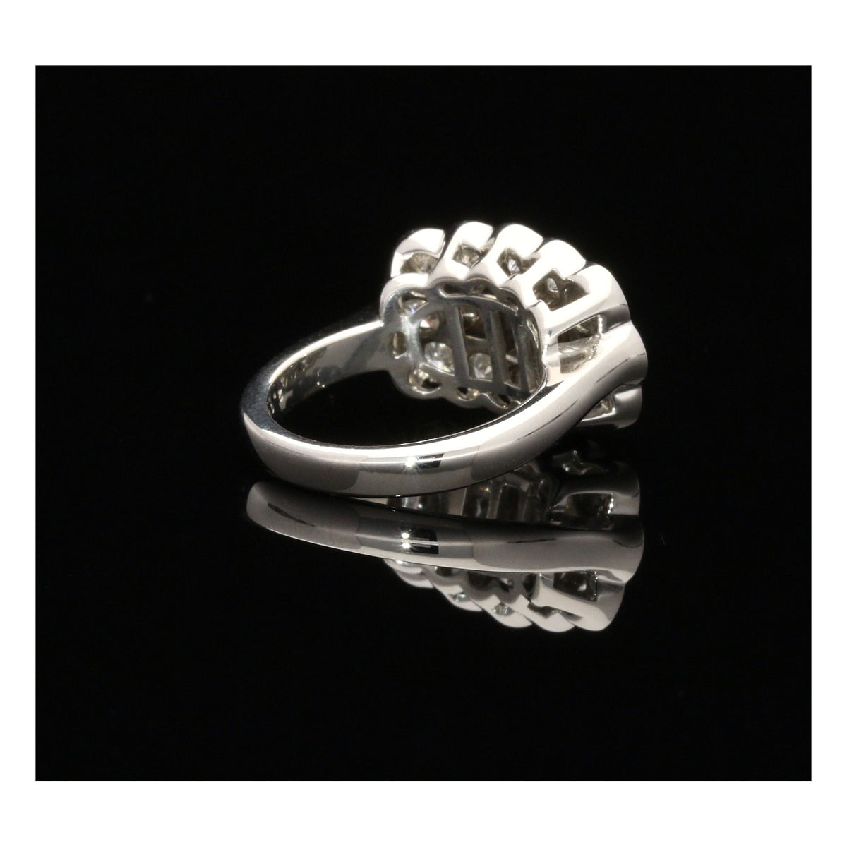 18ct White Gold Diamond Cluster Ring - 2.00ct