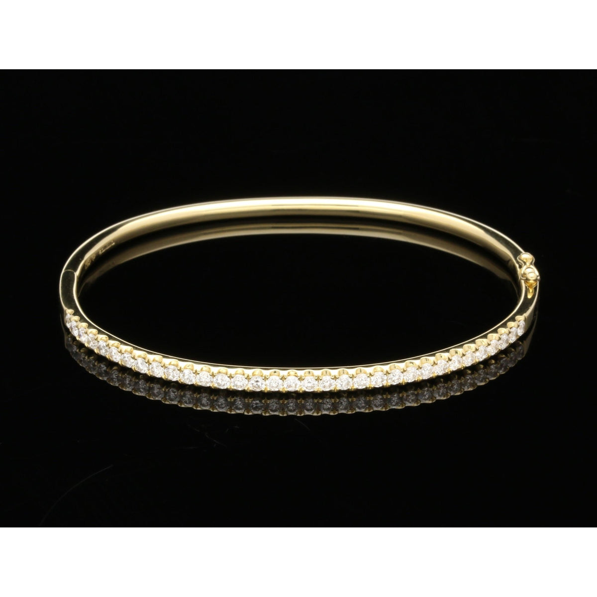 18ct Yellow Gold Diamond Bangle - 1.32ct
