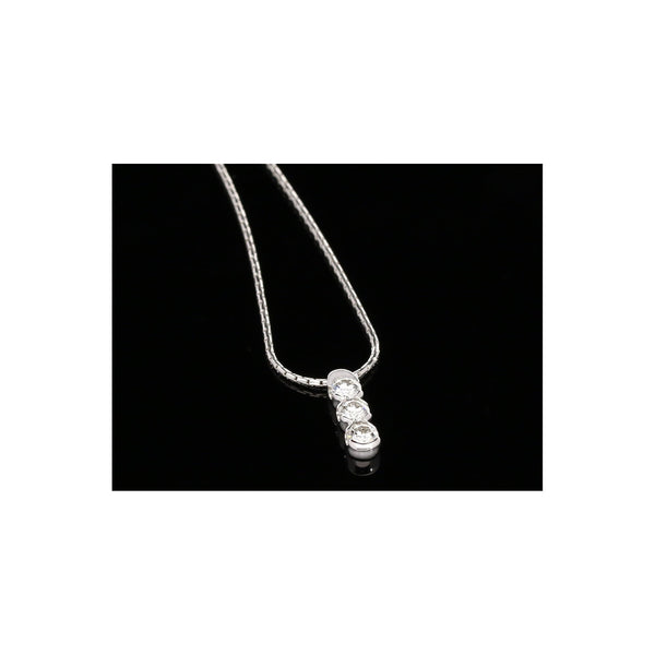 18ct White Gold Diamond Pendant & Chain