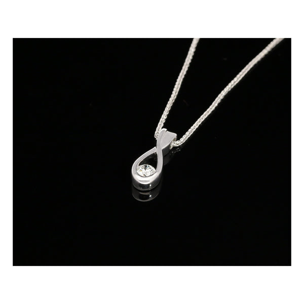 18ct White Gold Diamond Pendant & Chain - David M Robinson