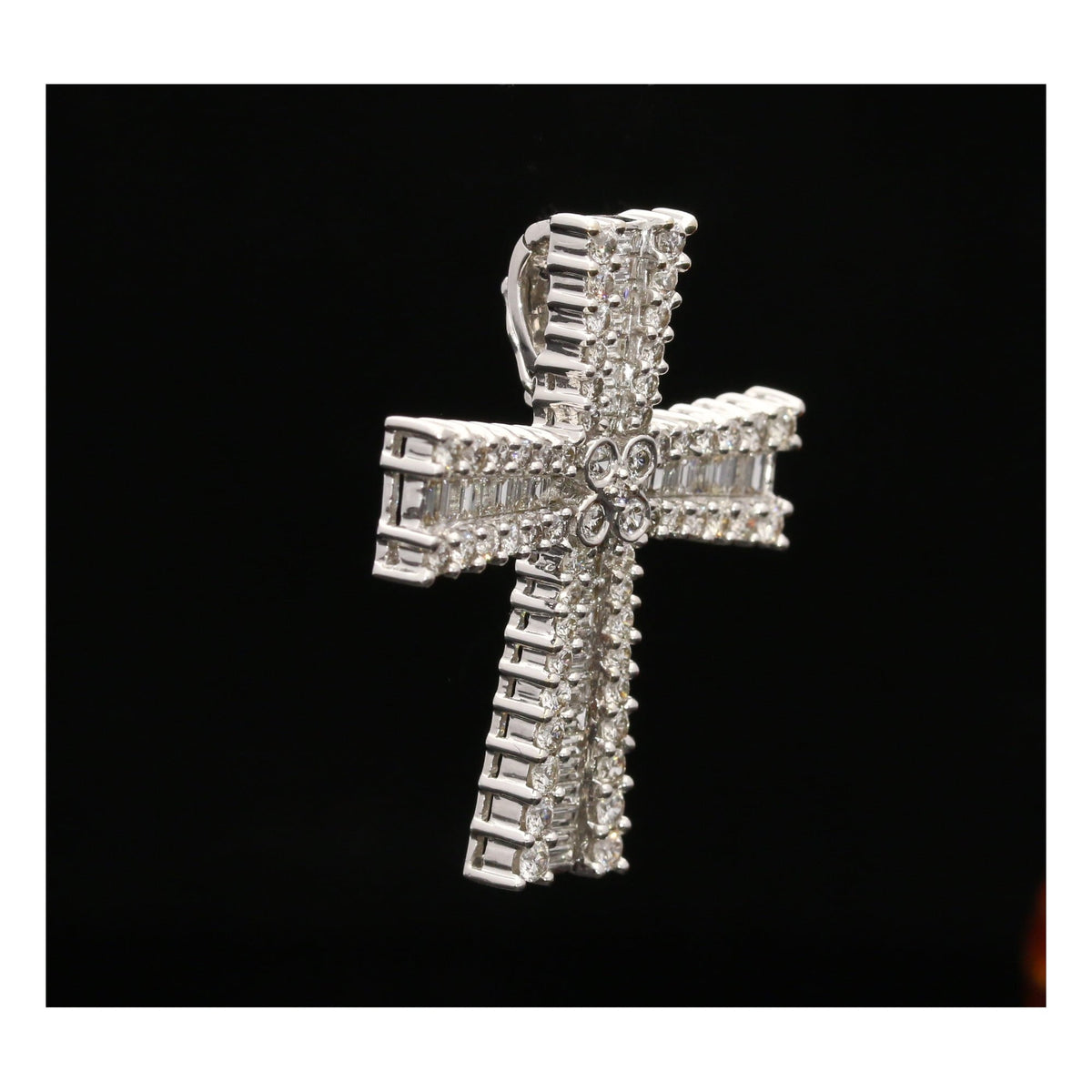 18ct White Gold Beautiful Diamond Cross 2.05ct