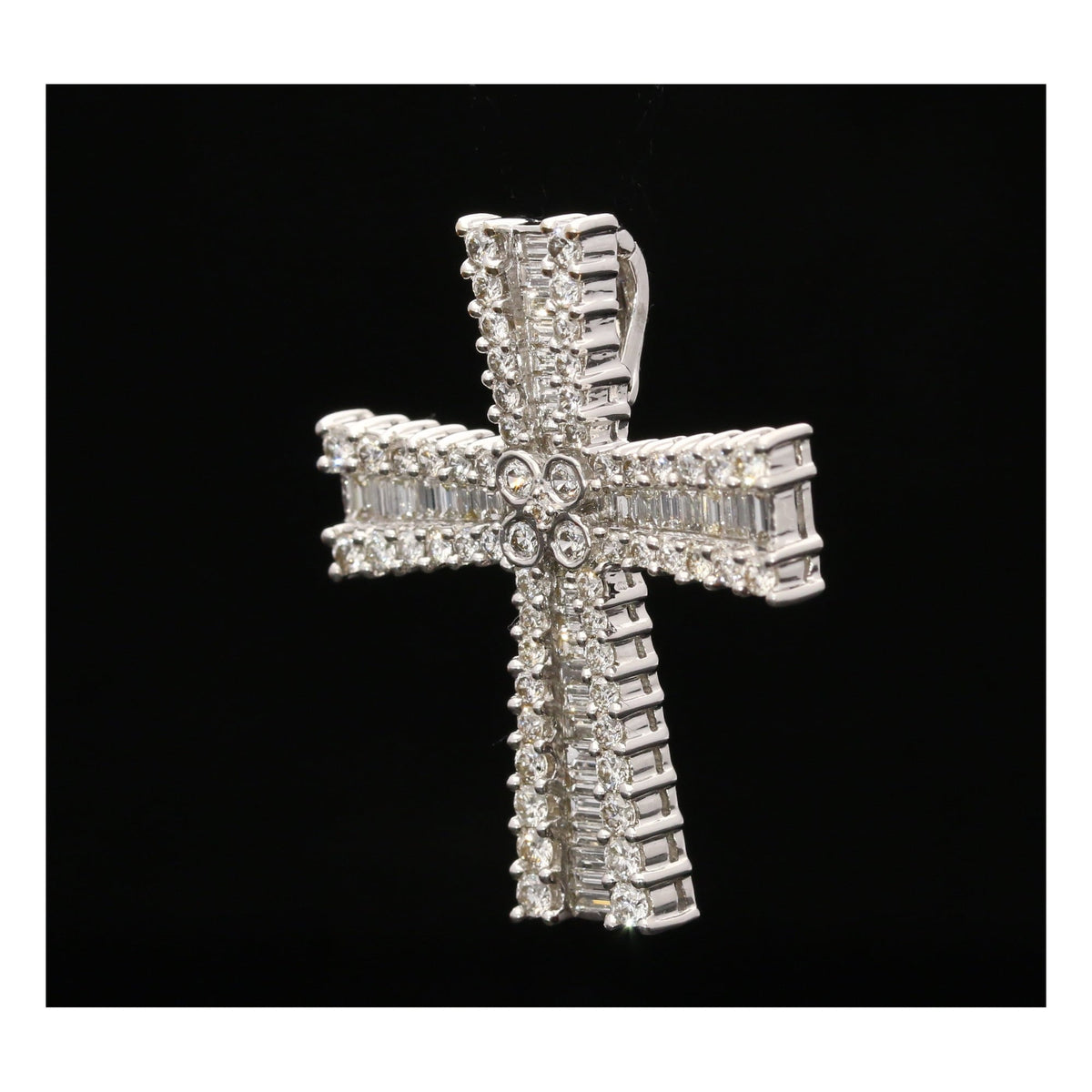 18ct White Gold Beautiful Diamond Cross 2.05ct