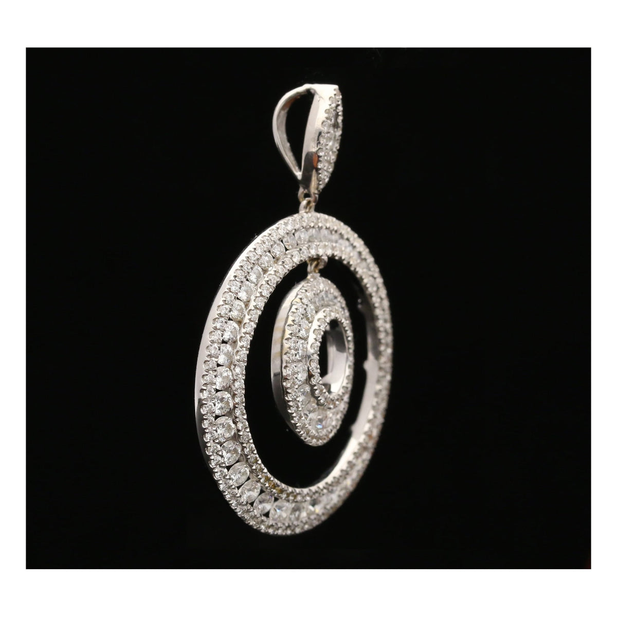 18ct White Gold Diamond Circle Pendant 4.00ct