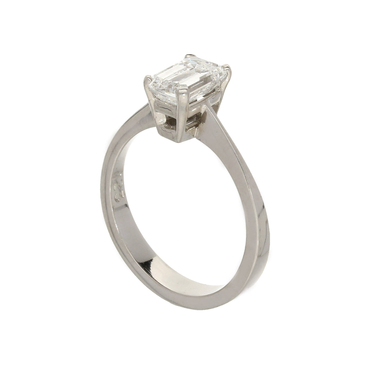 18ct  Gold Emerald Cut Diamond Ring VS1/VS2 clarity G/H colour