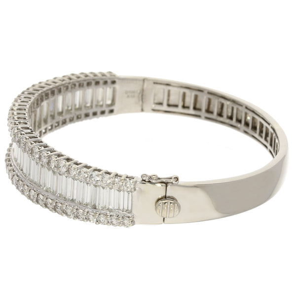 18ct White Gold Diamond Bangle - 10.05ct