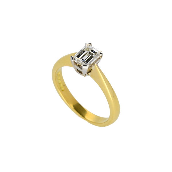 18ct Yellow Gold Emerald Cut Diamond Ring - 0.66ct