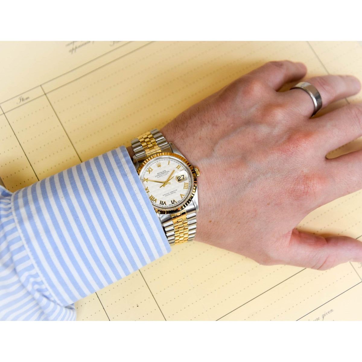 Datejust 16233 - Gents Watch - Cream Pyramid Dial - 2001