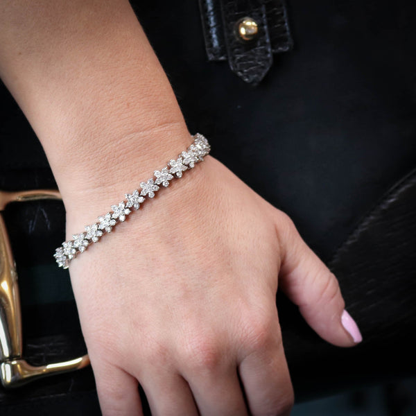 18ct White Gold 'Daisy' Diamond Bracelet - 4.86ct