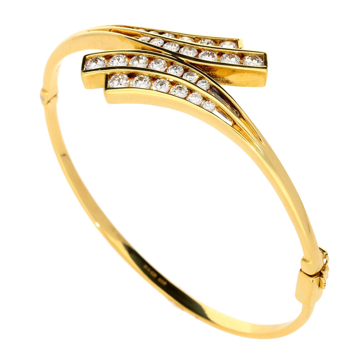 18ct Yellow Gold Diamond Bangle - 2.34ct