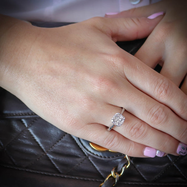18ct White Gold Diamond Engagement Ring - 1.00ct