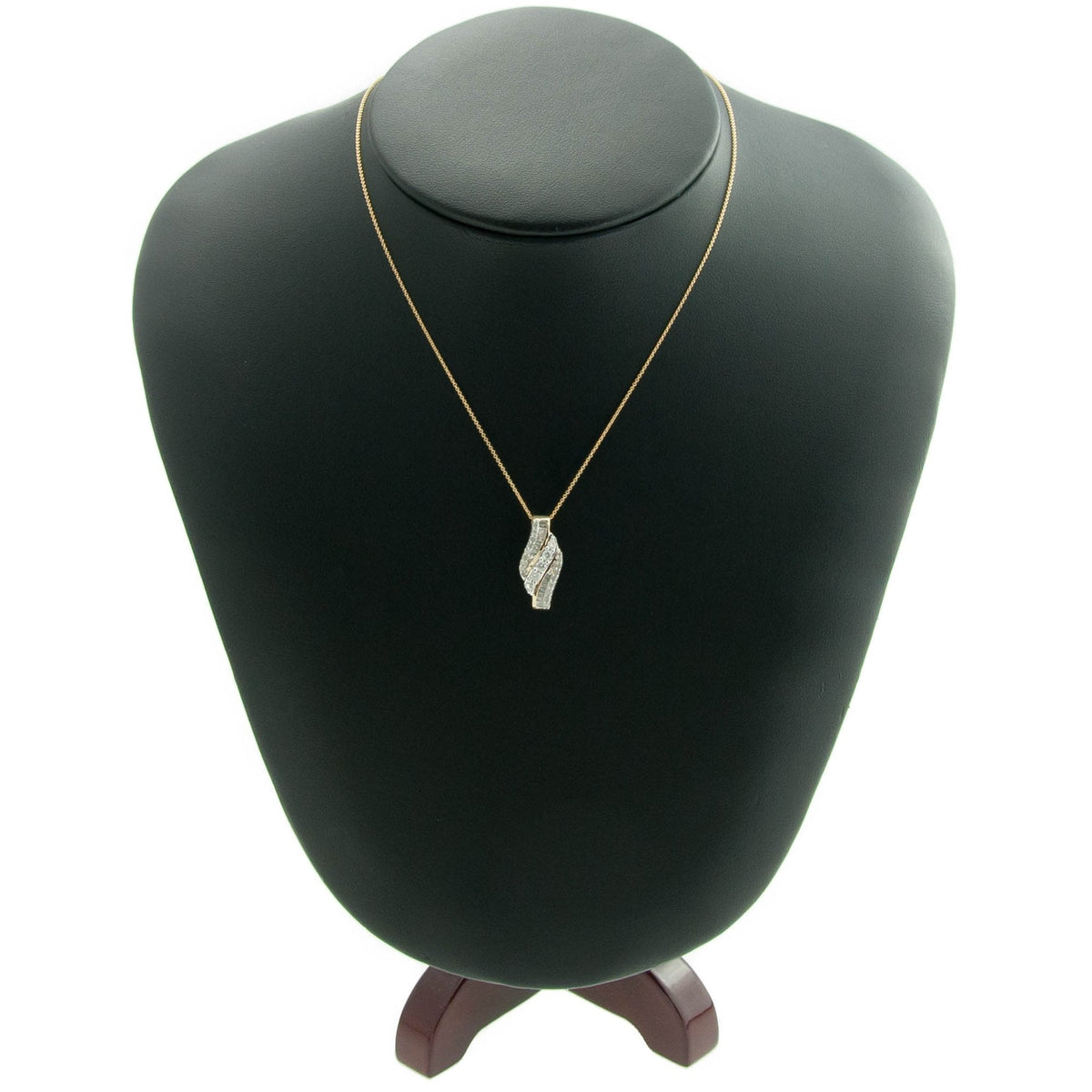 Yellow Gold Diamond Pendant & Chain - 0.50ct