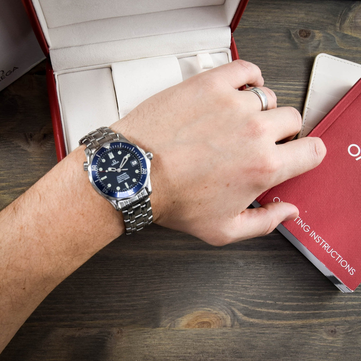 Seamaster 2551.80.00 - Midsize Watch - Blue Dial- Circa 2000