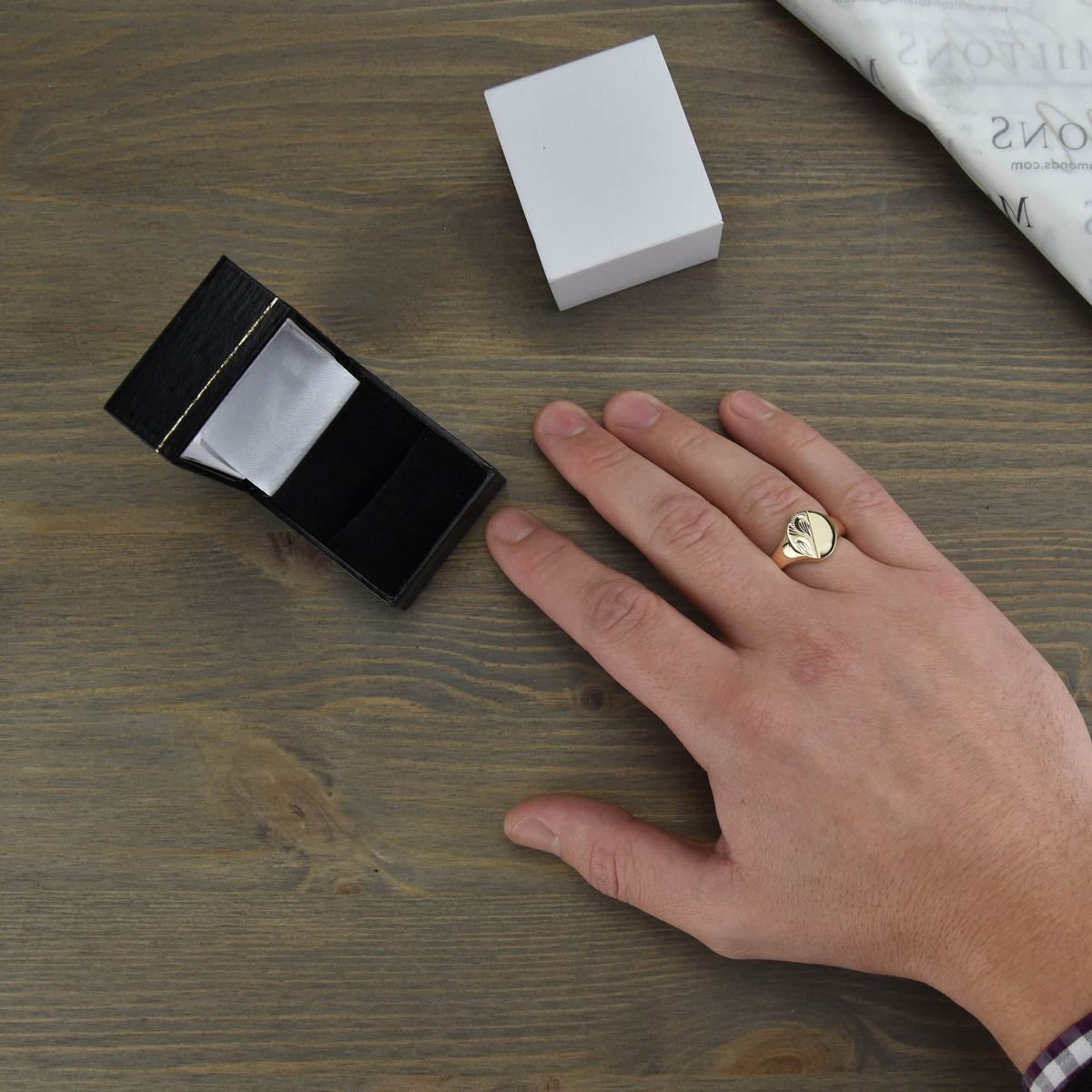 9ct Yellow Gold Heavy Signet Ring - 11.8g