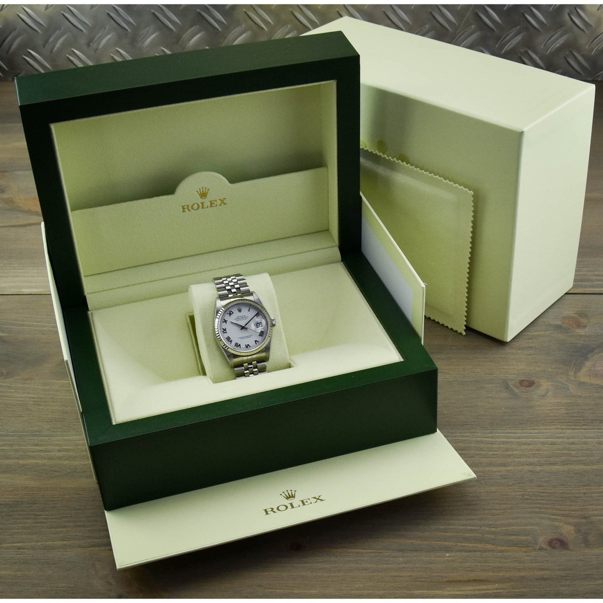 Datejust 16234 - Gents Watch - White Dial - 2004