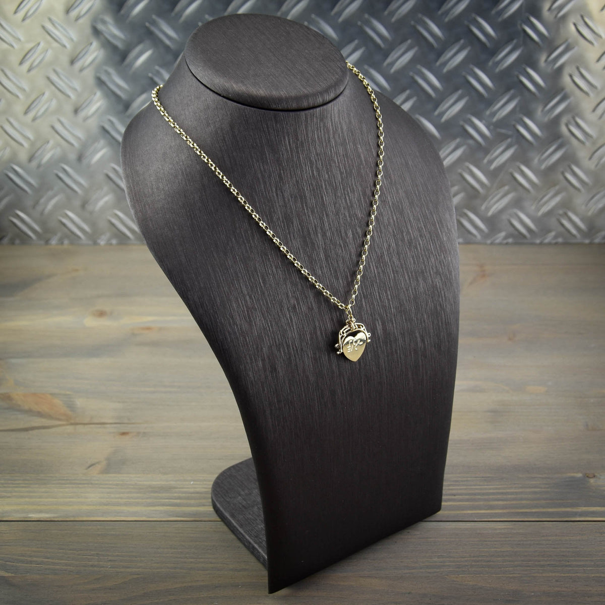 9ct Yellow Gold 'I Love You' Pendant & Chain - 12.9g